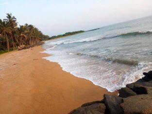 Beautiful Beachfront Land for Sale in Katukurunda, Kalutara.