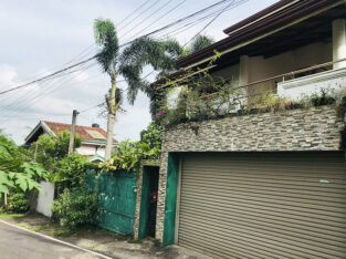 Luxury Three-Story House for Sale in Isuru Mawatha, Gampaha.