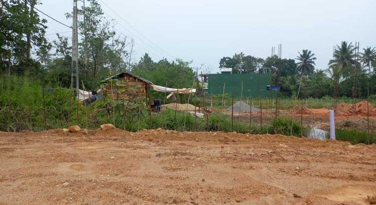 Road Frontage 21 Perches Commercial Land for Sale in Labeema, Matara Town.