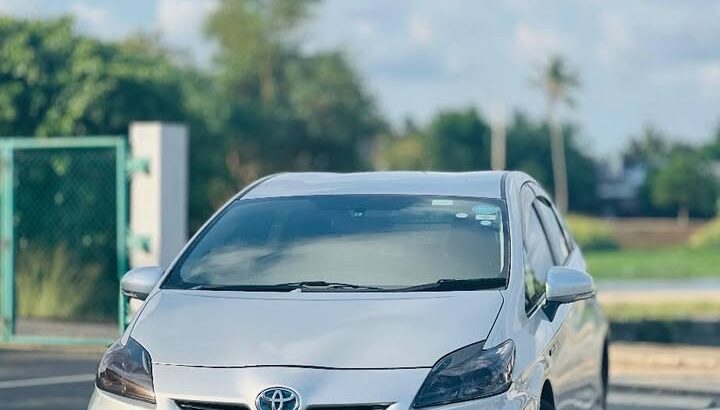 TOYOTA PRIUS S GRADE 3RD GEN
