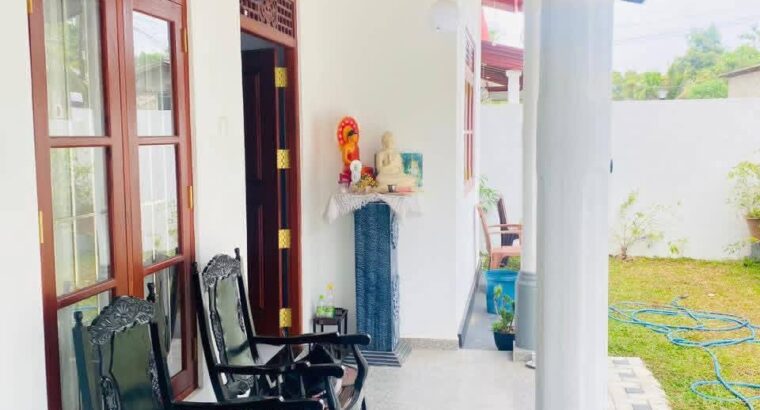 Single story House for sale in pokunuwita
