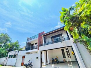 Luxury 3 Storey House For Sale in Hokandara