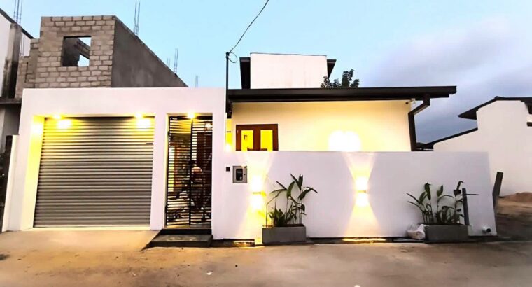 🏡 𝐁𝐫𝐚𝐧𝐝-𝐍𝐞𝐰 𝐌𝐨𝐝𝐞𝐫𝐧 𝐒𝐢𝐧𝐠𝐥𝐞-𝐒𝐭𝐨𝐫𝐞𝐲 𝐇𝐨𝐮𝐬𝐞 𝐟𝐨𝐫 𝐒𝐚𝐥𝐞 Athurugiriya