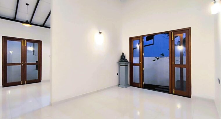 🏡 𝐁𝐫𝐚𝐧𝐝-𝐍𝐞𝐰 𝐌𝐨𝐝𝐞𝐫𝐧 𝐒𝐢𝐧𝐠𝐥𝐞-𝐒𝐭𝐨𝐫𝐞𝐲 𝐇𝐨𝐮𝐬𝐞 𝐟𝐨𝐫 𝐒𝐚𝐥𝐞 Athurugiriya