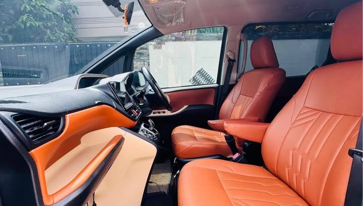 Toyota Voxy V Grade2014/2015