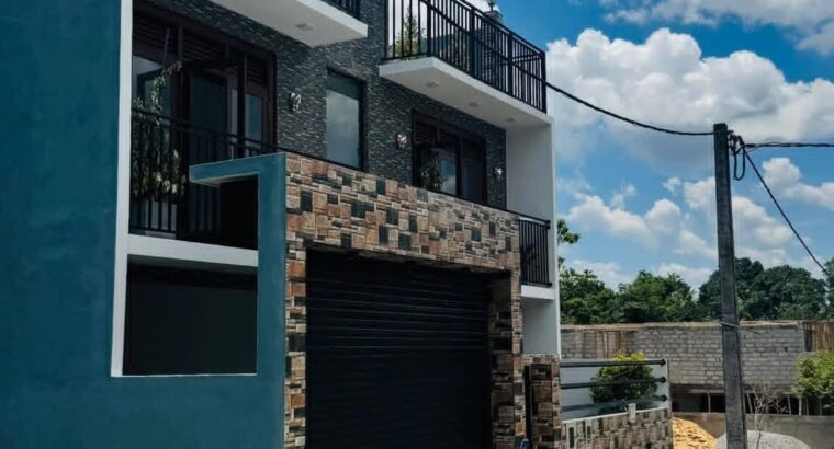KAHATHUDUWA BRAND NEW BOX TYPE MODERN HOUSEWITH ROOF TOP AREA