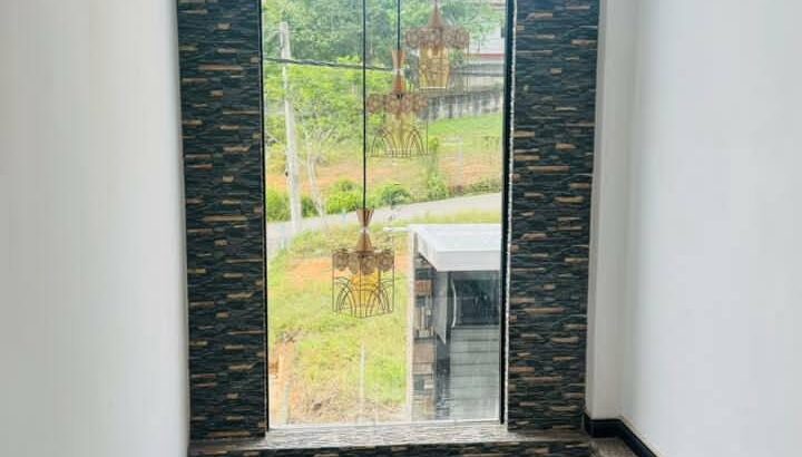 KAHATHUDUWA BRAND NEW BOX TYPE MODERN HOUSEWITH ROOF TOP AREA