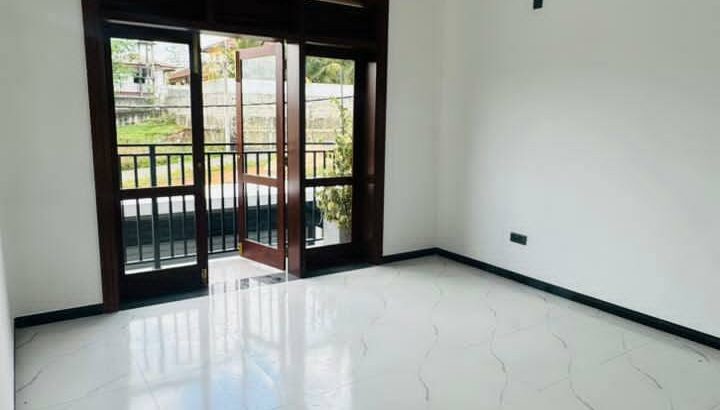 KAHATHUDUWA BRAND NEW BOX TYPE MODERN HOUSEWITH ROOF TOP AREA