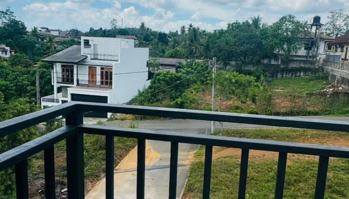 KAHATHUDUWA BRAND NEW BOX TYPE MODERN HOUSEWITH ROOF TOP AREA