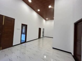 BRAND NEW, FULLY EQUIPPED, 4-BEDROOM HOUSE (NEVER OCCUPIED) LOCATED 500M FROM HIGH LEVEL ROAD IN WATARAKA, HOMAGAMA
