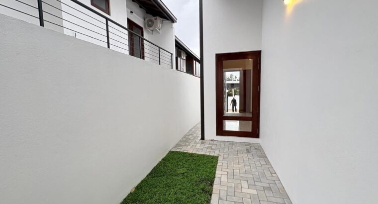 BRAND NEW LUXURY HOUSE FOR SALE – BATTARAMULLA